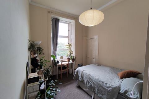 3 bedroom flat to rent, Whitevale Street, Dennistoun, Glasgow, G31