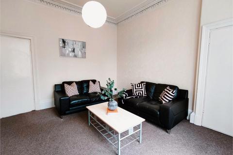 3 bedroom flat to rent, Whitevale Street, Dennistoun, Glasgow, G31