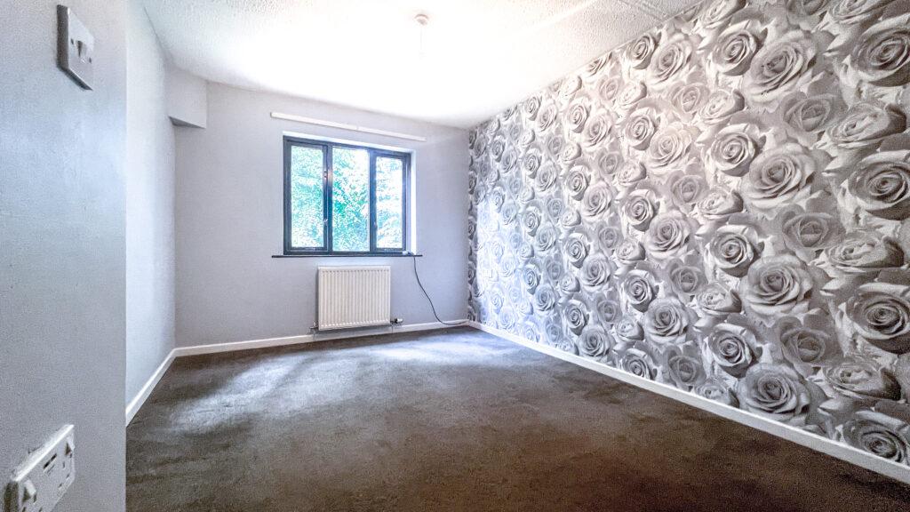 2nd bed from door