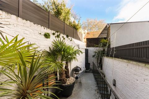 3 bedroom flat to rent, Branch Hill, Hampstead, London