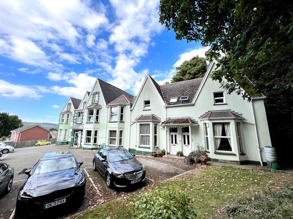 Old Road, Briton Ferry, Neath. SA11 2HW 1 bed flat for sale £70,000