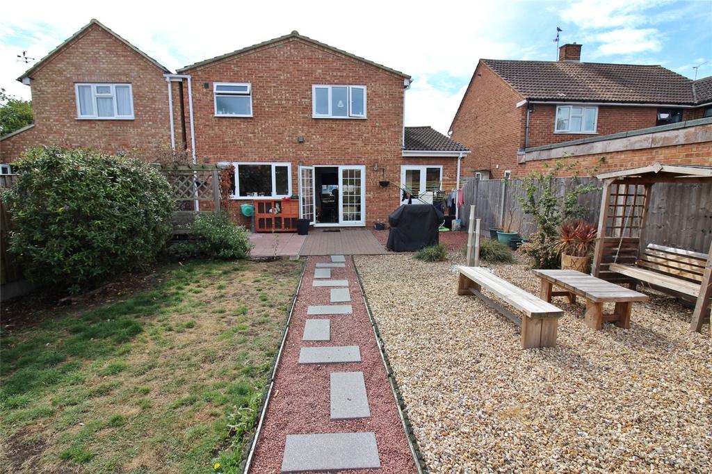 Lancaster Close, BartonleClay, MK45 3 bed semidetached house £430,000