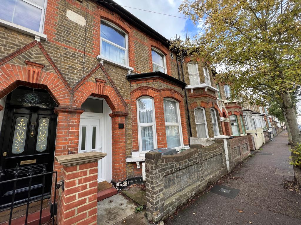 Ferndale Road, Leytonstone, E11 3 bed terraced house £2,000 pcm (£462 pw)