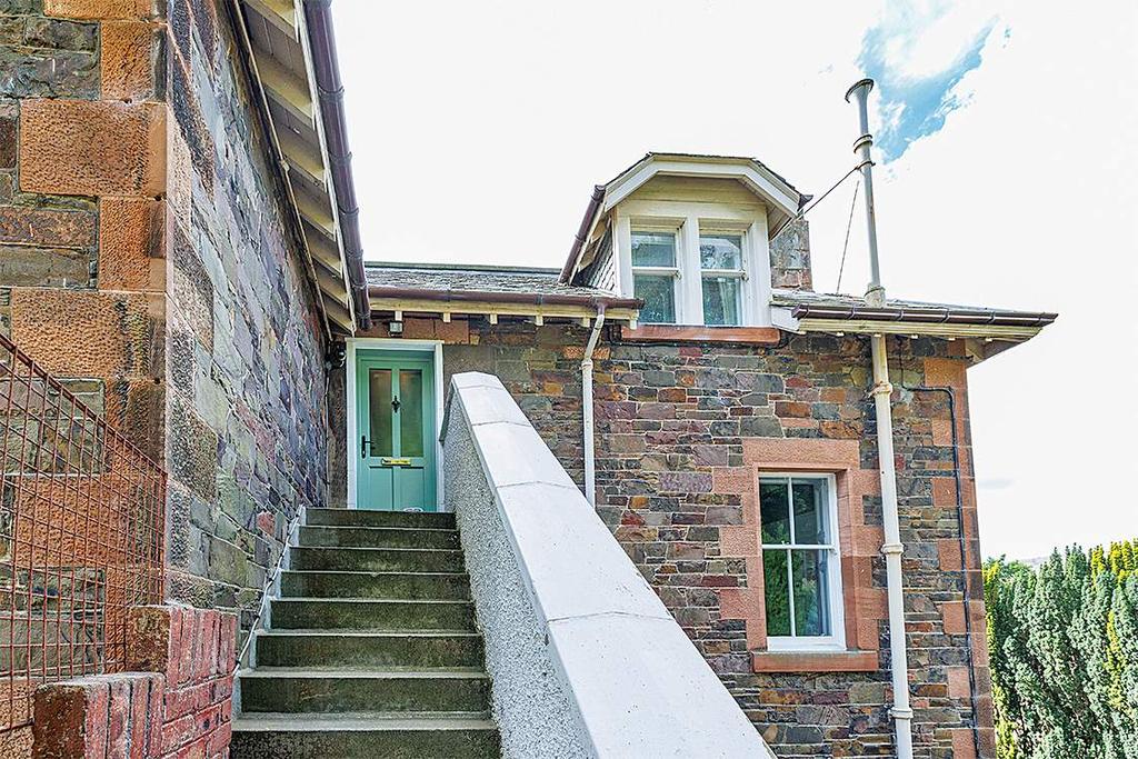 31c Melrose Road, Galashiels TD1 2AT 3 bed flat £200,000