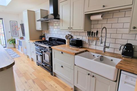 25 Woodfield Drive, East Barnet, Barnet, EN4 8PE