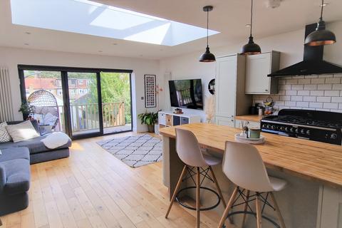 25 Woodfield Drive, East Barnet, Barnet, EN4 8PE