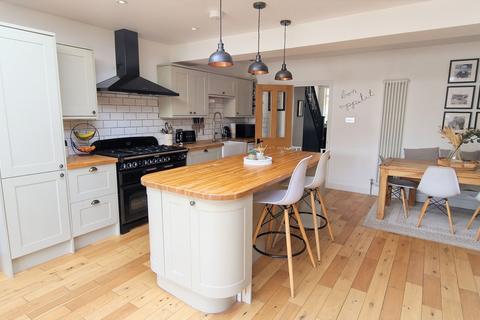 25 Woodfield Drive, East Barnet, Barnet, EN4 8PE