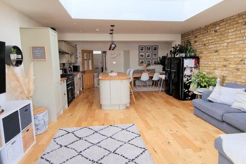 25 Woodfield Drive, East Barnet, Barnet, EN4 8PE