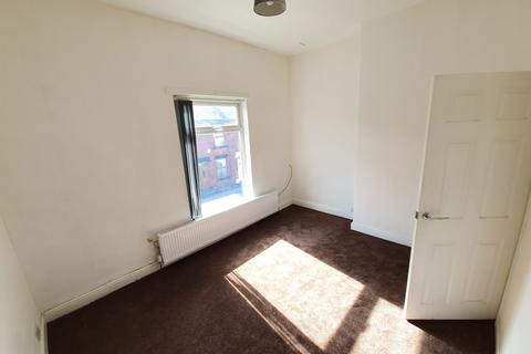 2 bedroom terraced house to rent, Trafalgar Street, Ashton-under-lyne, Lancashire, OL7