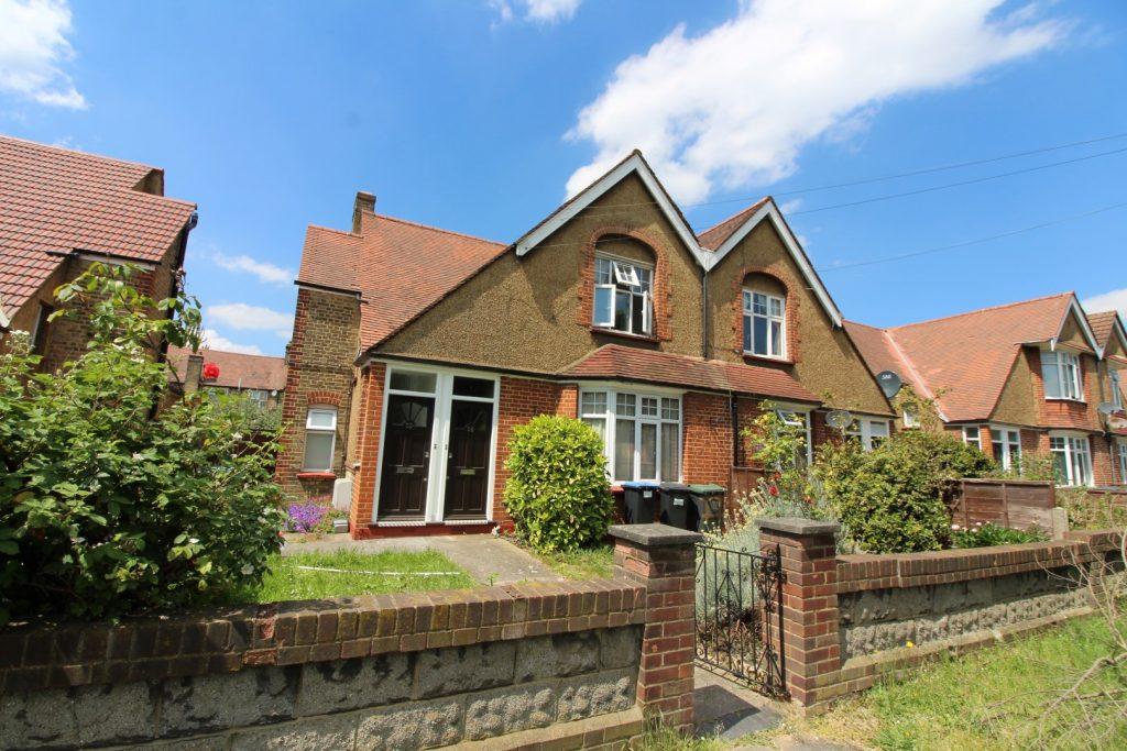 galliard-road-n9-7pa-1-bed-maisonette-1-050-pcm-242-pw
