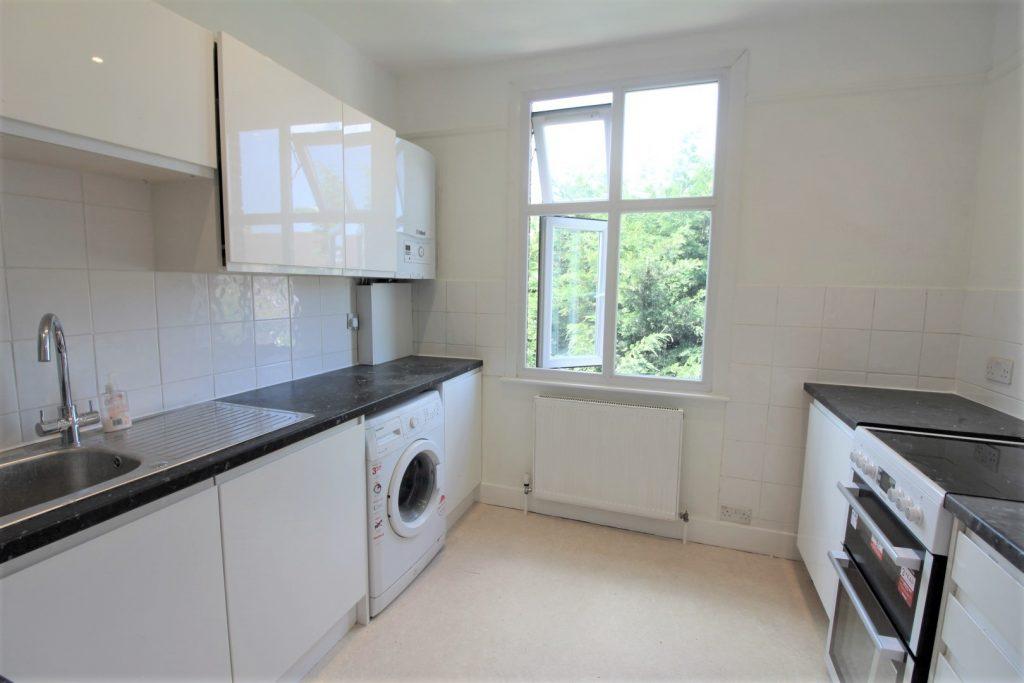 Galliard Road, N9 7PA 1 bed £1,050 pcm (£242 pw)