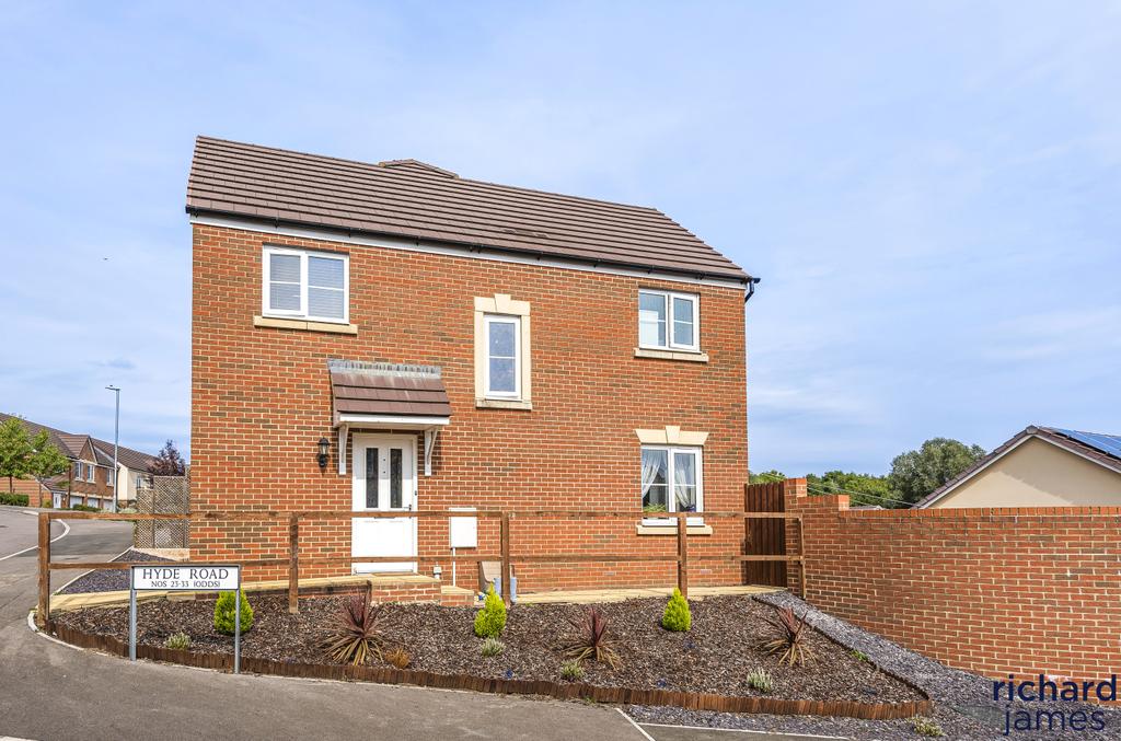 Hyde Road, Royal Wootton Bassett, Wiltshire, SN4 2 bed semidetached