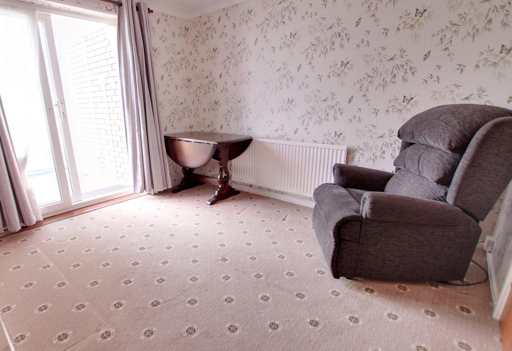 Denny Close, Fawley 3 bed end of terrace house £275,000