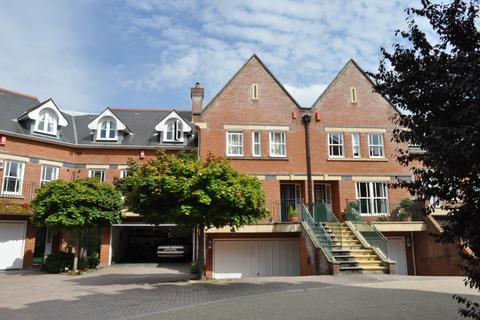 24 Chapel Square, Virginia Water, GU25 4SZ