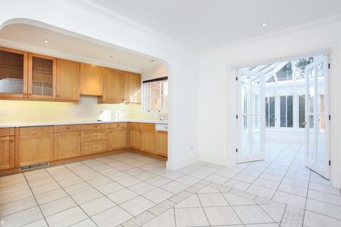 24 Chapel Square, Virginia Water, GU25 4SZ