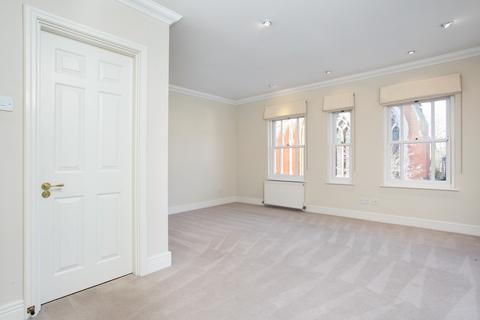 24 Chapel Square, Virginia Water, GU25 4SZ
