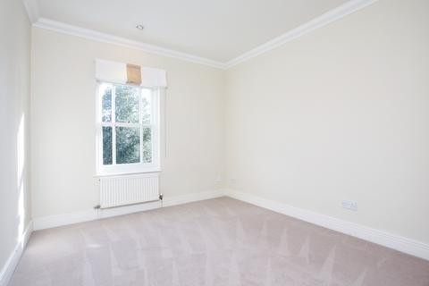 24 Chapel Square, Virginia Water, GU25 4SZ