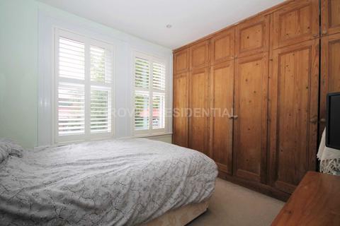 56 Blagdon Road, New Malden, KT3 4AE