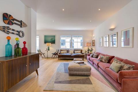 3 bedroom terraced house for sale - Lancaster Mews, London