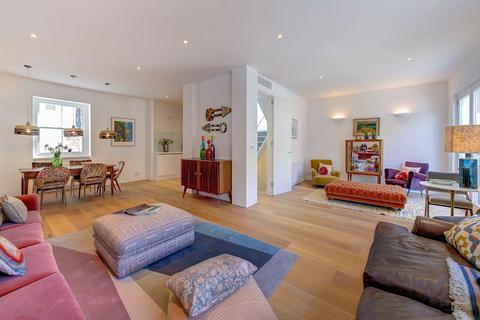 3 bedroom terraced house for sale - Lancaster Mews, London