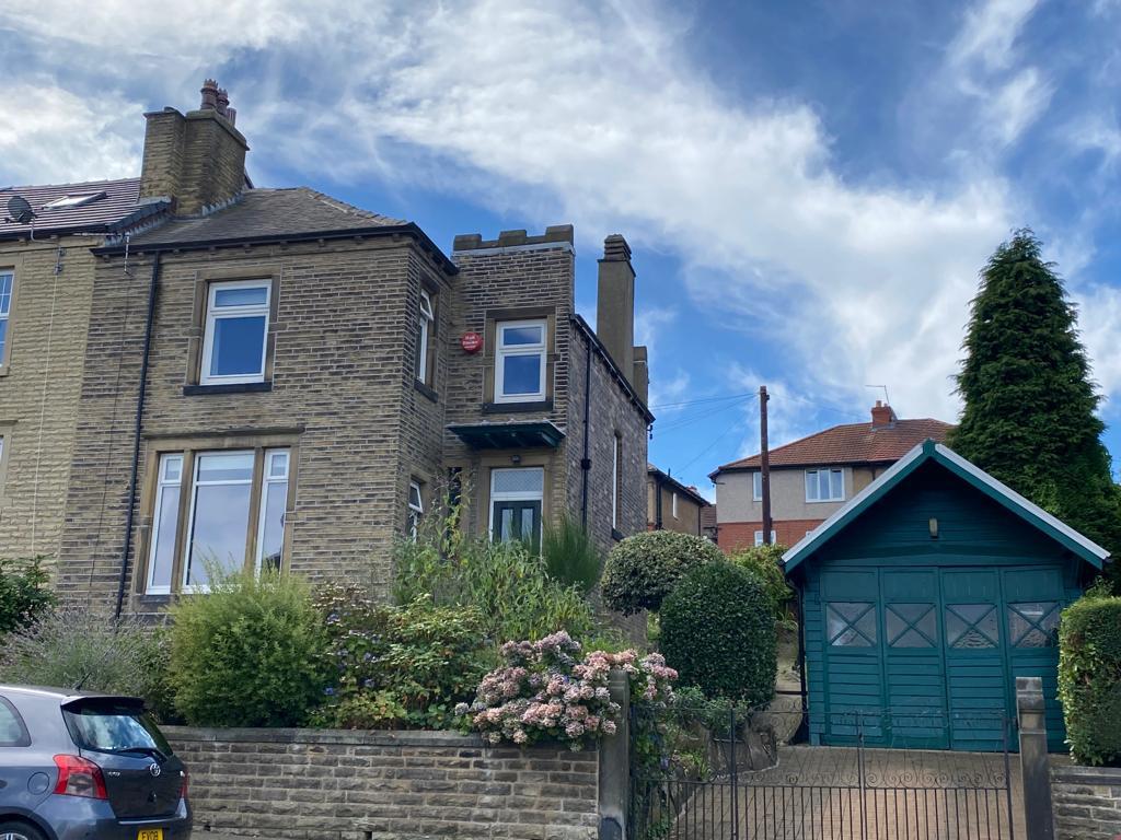 Broomfield, Storths Road, West Yorkshire, HD2 3 bed terraced house for