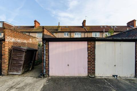 55 Elmhurst Avenue, Mitcham, CR4 2HP