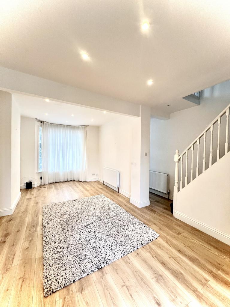 Haselbury Road, N18 2 bed terraced house - £1,850 pcm (£427 pw)