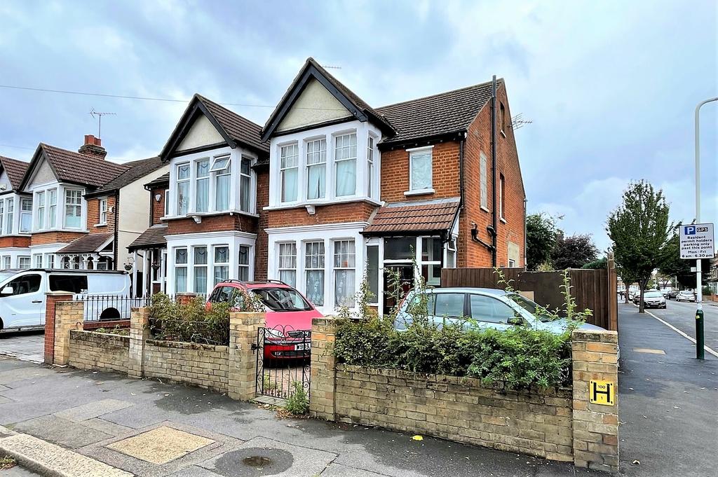 Gidea Park 3 bed semidetached house for sale £600,000