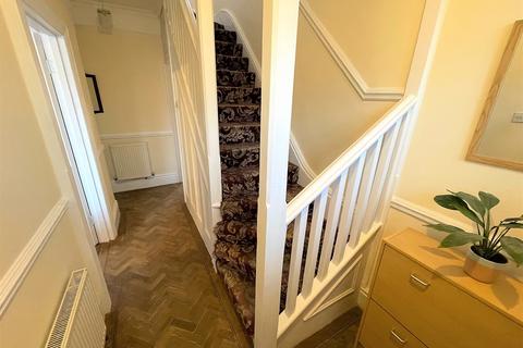 82 Heath Park Road, Romford, RM2 5XH