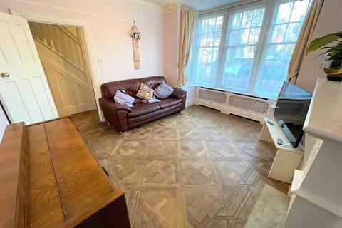 82 Heath Park Road, Romford, RM2 5XH