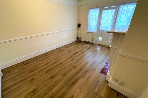 82 Heath Park Road, Romford, RM2 5XH