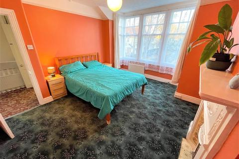 82 Heath Park Road, Romford, RM2 5XH