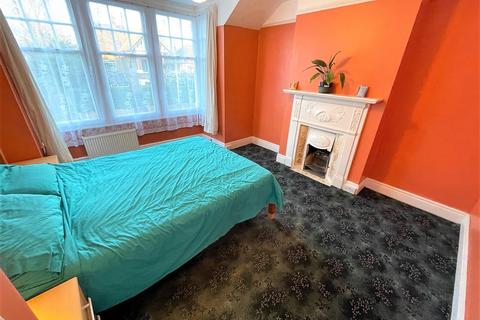 82 Heath Park Road, Romford, RM2 5XH