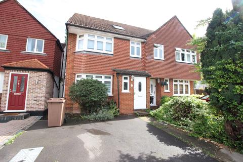 2a Pembury Avenue, Worcester Park, KT4 8BT