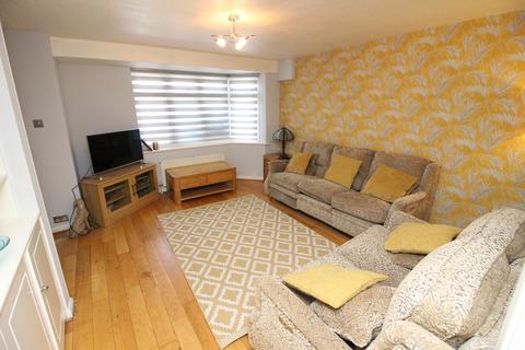 2a Pembury Avenue, Worcester Park, KT4 8BT
