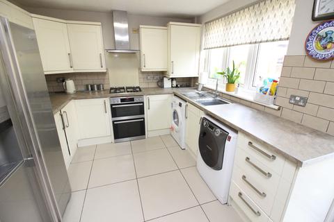2a Pembury Avenue, Worcester Park, KT4 8BT