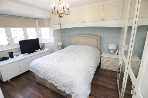 2a Pembury Avenue, Worcester Park, KT4 8BT