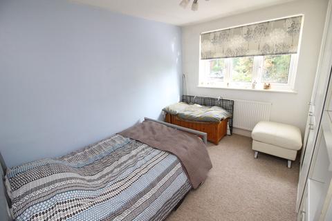 2a Pembury Avenue, Worcester Park, KT4 8BT