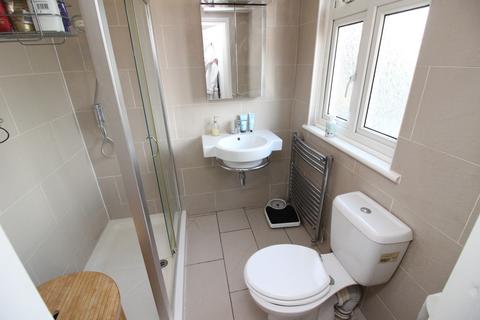 2a Pembury Avenue, Worcester Park, KT4 8BT