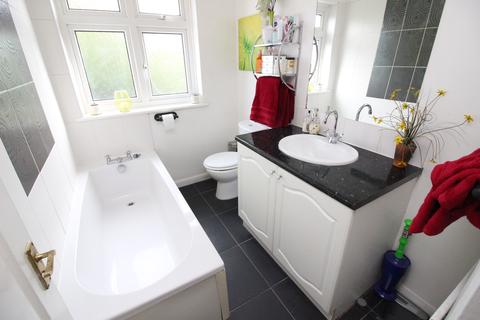 2a Pembury Avenue, Worcester Park, KT4 8BT