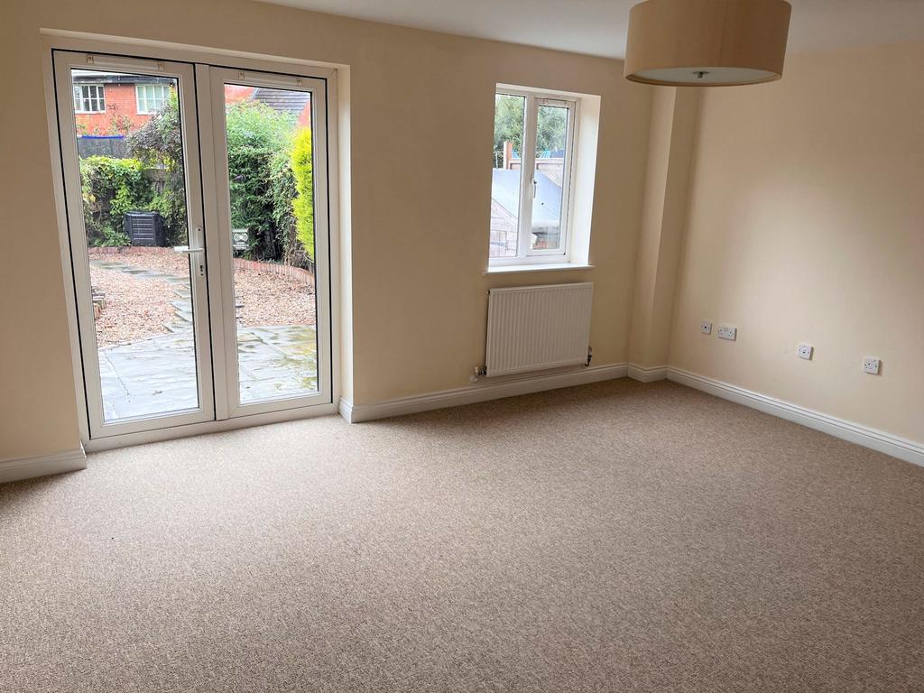 Station Road, Alcester, B49 3 bed terraced house £995 pcm (£230 pw)