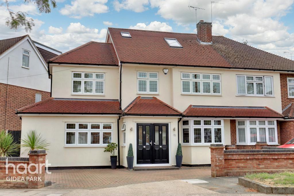 Farnes Drive, Gidea Park, RM2 4 bed semidetached house £700,000