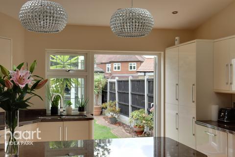 52 Farnes Drive, Romford, RM2 6NS