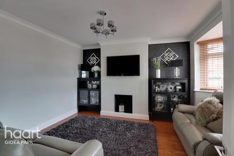 52 Farnes Drive, Romford, RM2 6NS
