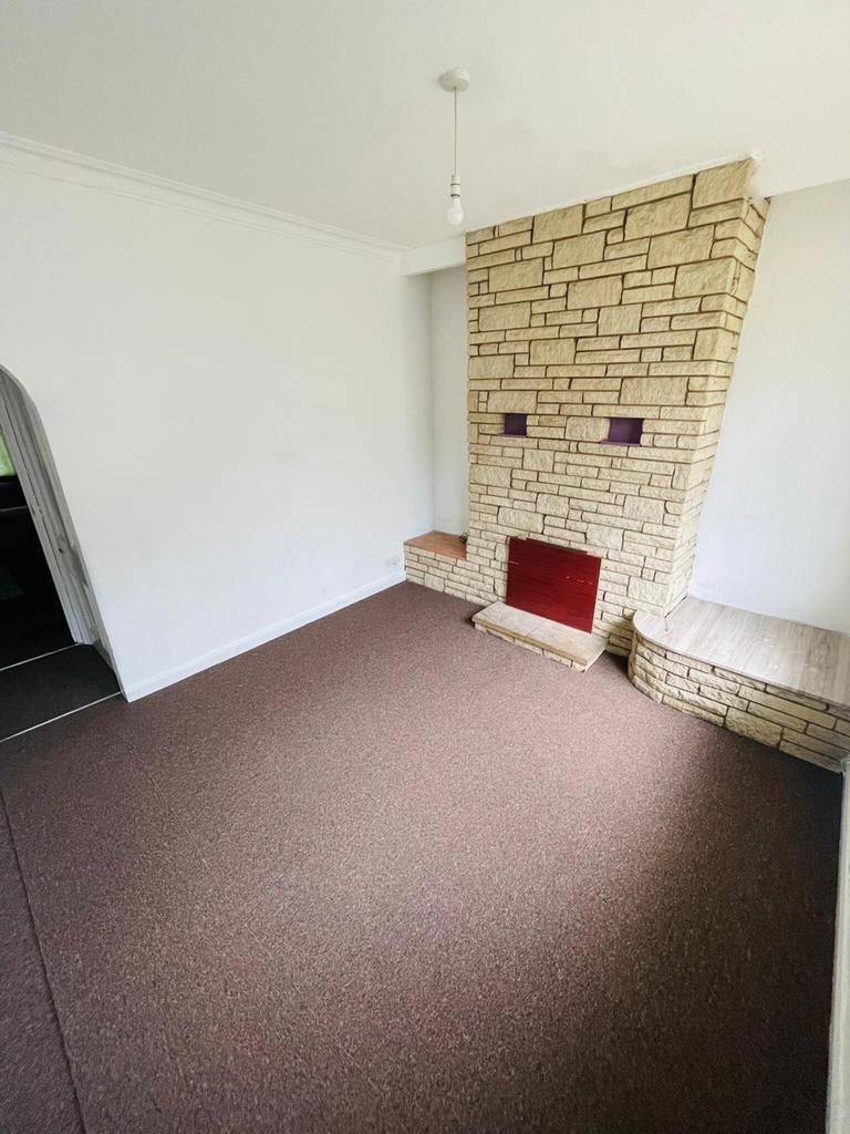 Park Road, Dudley, DY2 9BZ 2 bed terraced house £650 pcm (£150 pw)