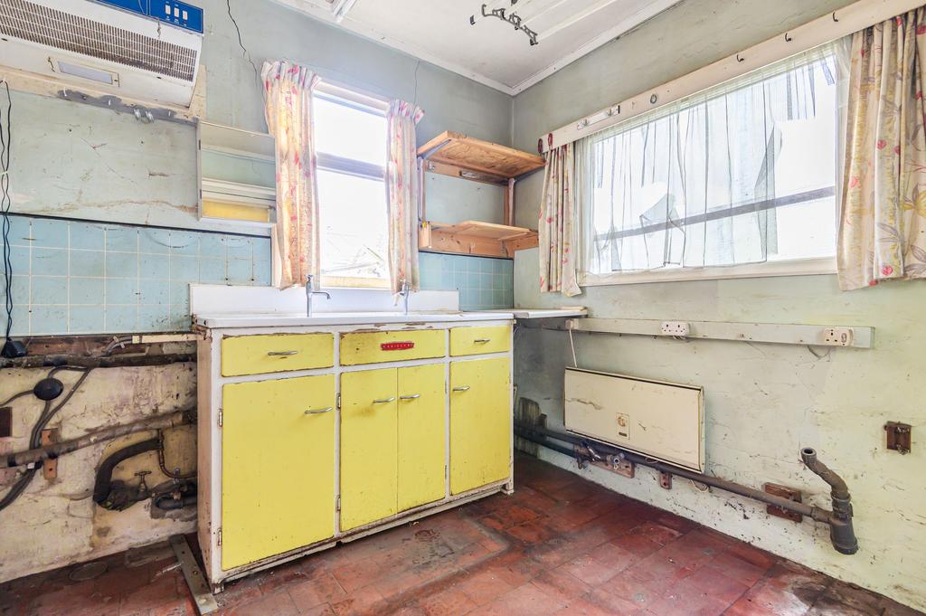 Penton Road, StainesUponThames, TW18 2 bed detached bungalow £450,000