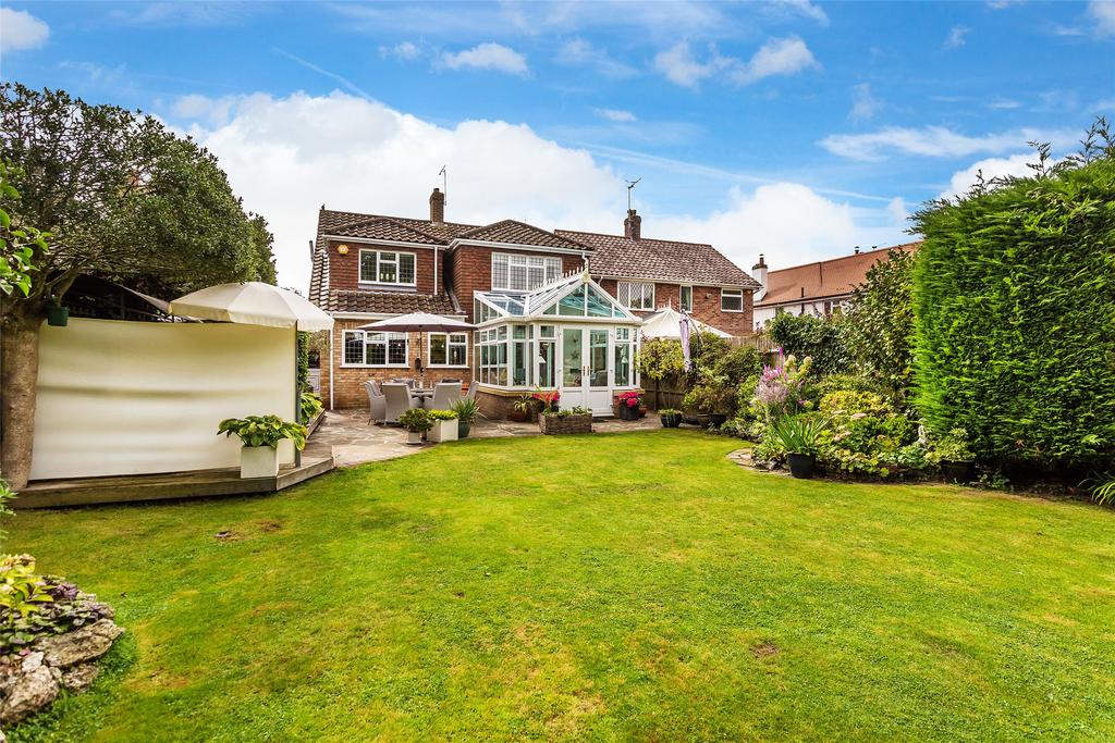 Silverlea Gardens, Horley, Surrey, RH6 4 bed detached house - £900,000