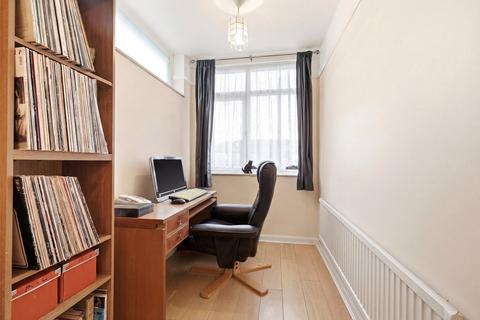 undefined, Fairlawn Gardens, Southend-on-Sea, Essex, SS2