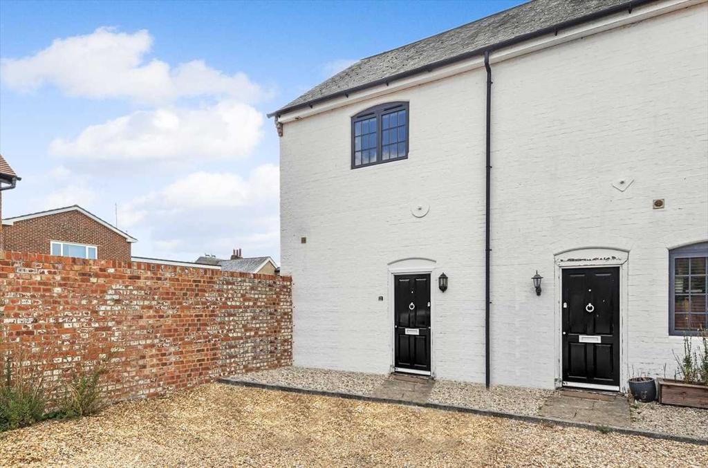 Castle Mews, Ludgershall 2 bed end of terrace house £268,000