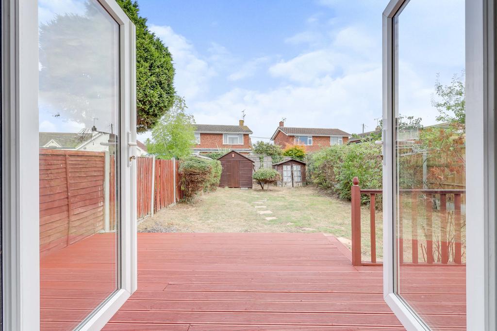 Lottem Road, Canvey Island, SS8 3 bed detached bungalow £350,000